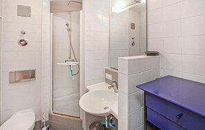 Shower, hair dryer - Ferienwohnung Prerow Ostseebad (Prerow (Ostseebad))