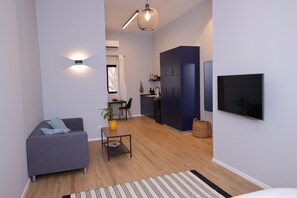 TV - Stylish apartment in central TLV (Tel Aviv-Yafo)