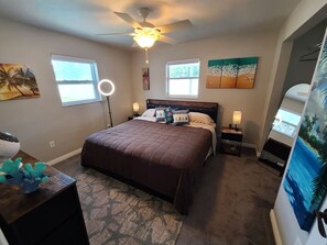 3 室のベッドルーム、デスク、アイロン / アイロン台、WiFi