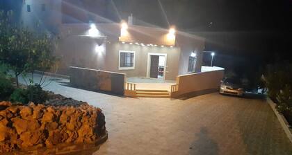 مزرعة القيقب عجلون wild strawberry villa ajloun