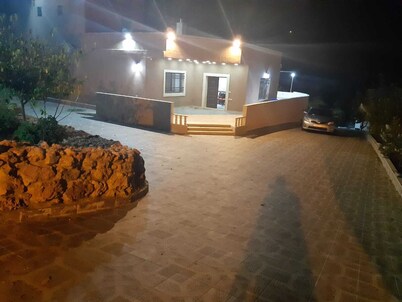 مزرعة القيقب عجلون wild strawberry villa ajloun