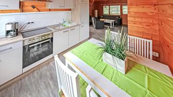 Fridge, oven, stovetop