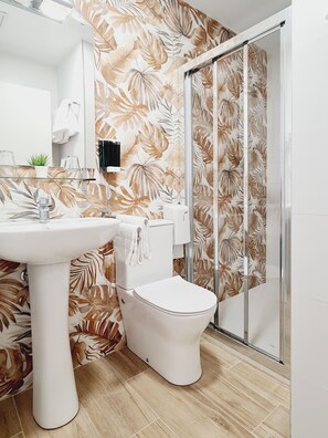 Double Room | Down comforters, desk, free WiFi