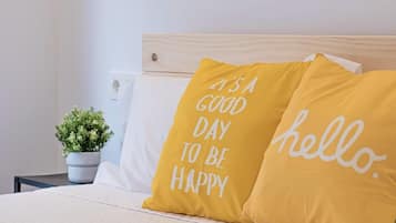 Habitación doble | Edredones de plumas, escritorio, wifi gratis