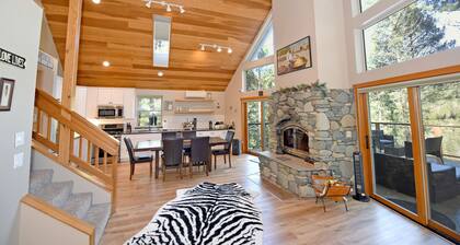 Spacious Cabin, Amazing deck & Yuba River View, Sauna, Nescafe, Beach & EVPlug.