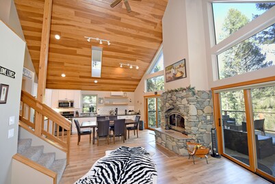 Spacious Cabin, Amazing deck & Yuba River View, Sauna, Nescafe, Beach & EVPlug.