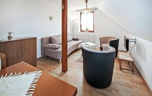 TV, table tennis - Ferienwohnung Altenkirchen (Altenkirchen auf Rügen)