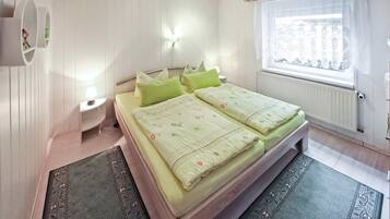 1 Schlafzimmer, Reisekinderbett, kostenloses WLAN, Bettwäsche
