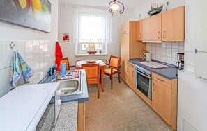 Fridge, stovetop
