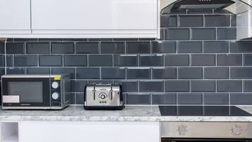 Fridge, microwave, oven, stovetop