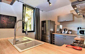 Réfrigérateur, four, plaque de cuisson, lave-vaisselle