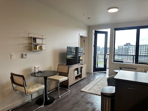 Interior - Luxury One BR Apt in Downtown Vancouver with River View (Vancouver)