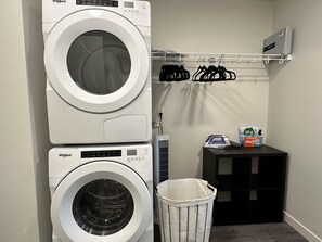 Interior - Luxury One BR Apt in Downtown Vancouver with River View (Vancouver)