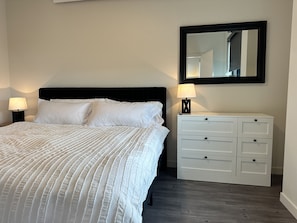 Room - Luxury One BR Apt in Downtown Vancouver with River View (Vancouver)