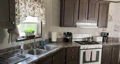 Relaxing tranquil setting, hot tub, fire pit; Pet friendly.