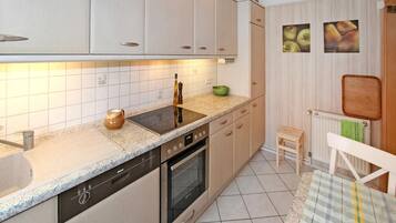 Kühlschrank, Ofen, Herdplatte, Geschirrspüler