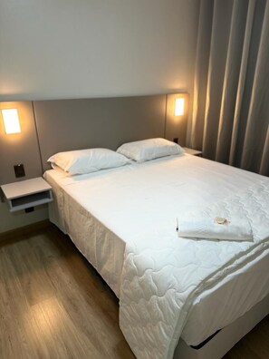 Exclusive-Zimmer | Schreibtisch, laptopgeeigneter Arbeitsplatz, kostenloses WLAN