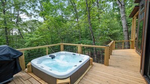 Terrace/patio - Luxury Treehouse in Blue Ridge, 2 bedrooms w/king beds, hot tub. Pet Friendly! (Morganton)