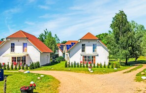 Exterior - Stunning home in Verchen with WiFi (Verchen)