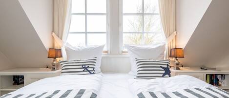 2 Schlafzimmer, Schreibtisch, Bügeleisen/Bügelbrett, WLAN