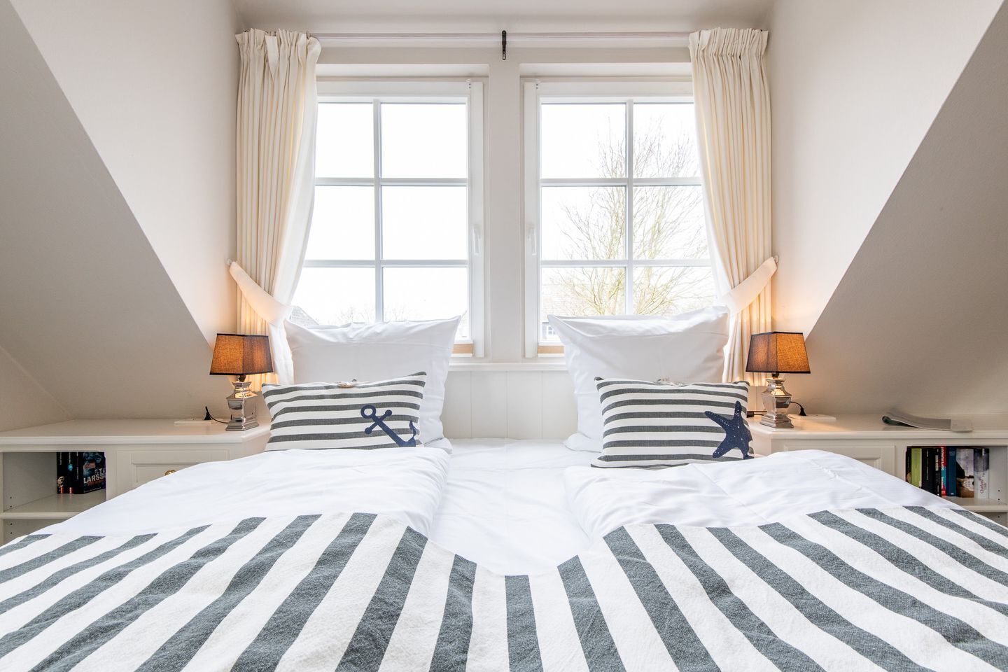 2 bedrooms, desk, iron/ironing board, WiFi