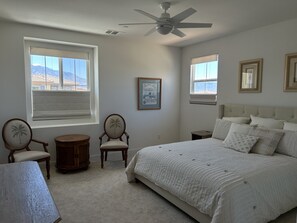 3 habitaciones, escritorio, tabla de planchar con plancha y wifi