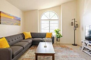 TV - Sunny Oasis 4BR Pool Home with Game Room (Mesa)