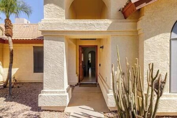 Exterior detail - Sunny Oasis 4BR Pool Home with Game Room (Mesa)