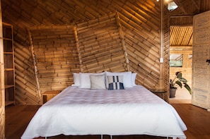 Deluxe Room | Egyptian cotton sheets, premium bedding, down comforters, pillowtop beds - Hotel PIA Colombia (Marinilla)