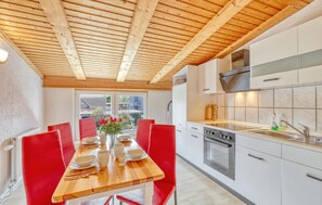 Fridge, oven, stovetop, coffee/tea maker - Ferienwohnung RibnitzDamgarten (Ribnitz-Damgarten)