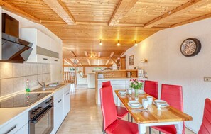 Fridge, oven, stovetop, coffee/tea maker