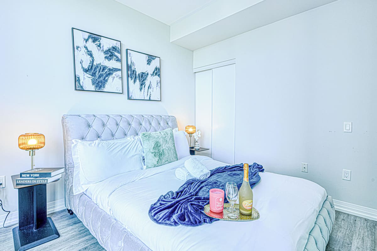 Gallery Suite, 2 Bedrooms, Balcony, City View | 2 bedrooms, individually decorated, individually furnished, desk