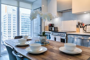 Premier Suite, 1 Queen Bed with Sofa bed, Balcony, City View