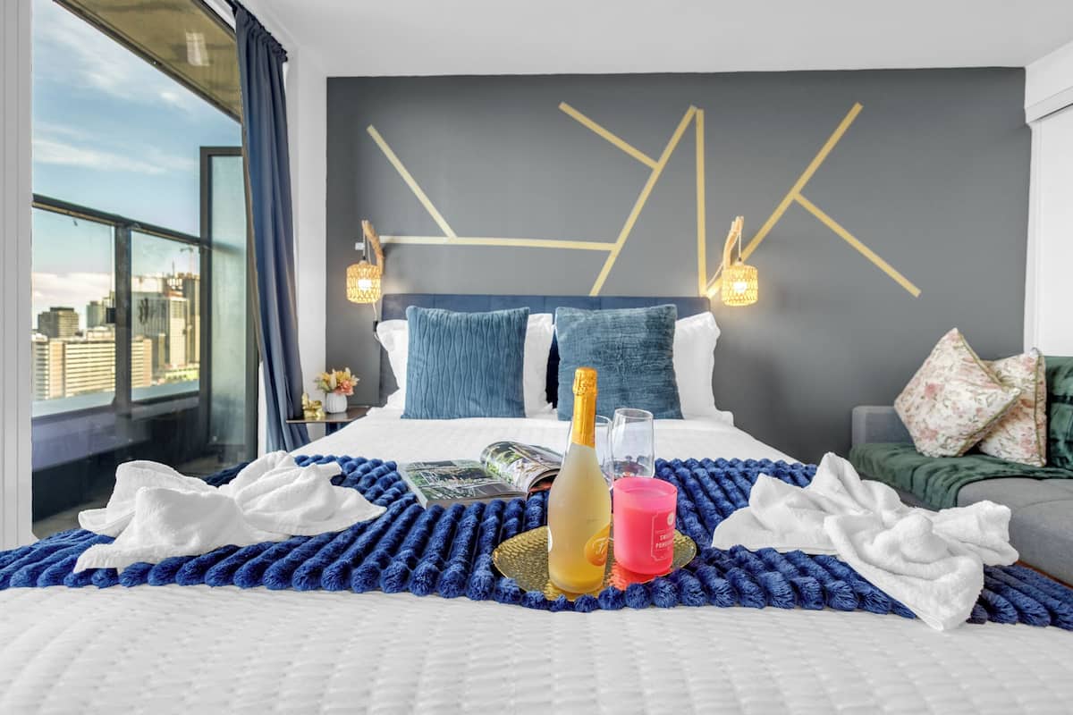 Romantic Studio Suite, Balcony, City View | 2 bedrooms, individually decorated, individually furnished, desk