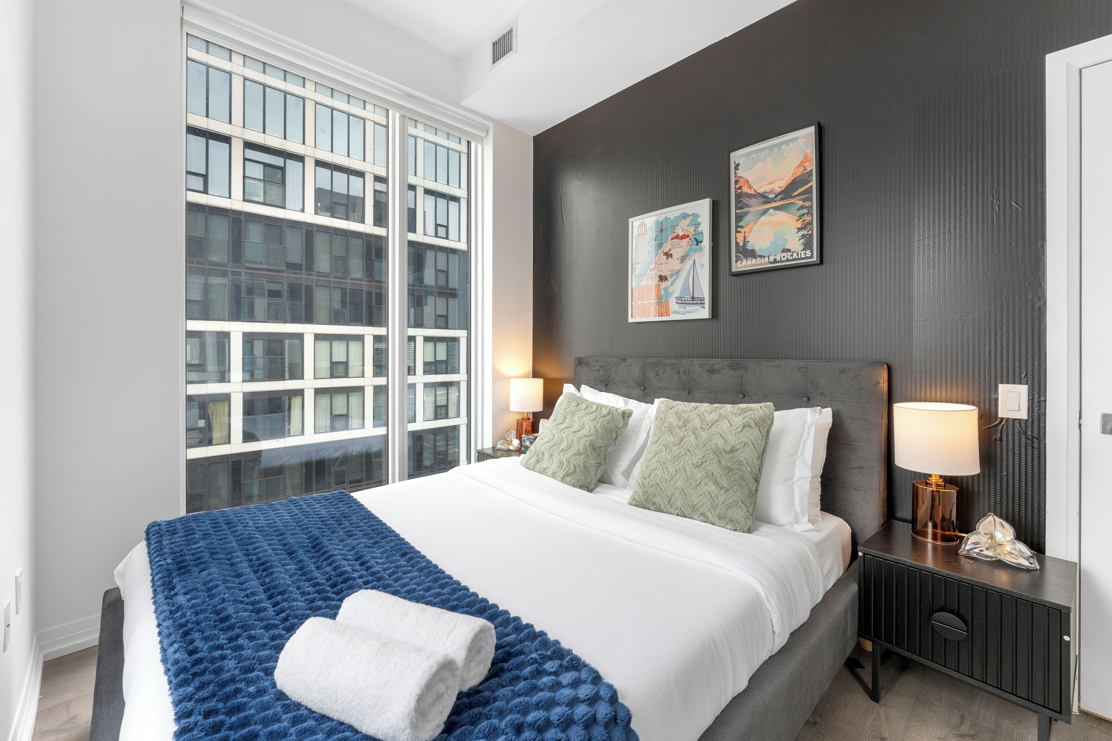 Penthouse Royal - 1 sovrum - balkong - sjöutsikt | Individuell inredning, unika möbler, skrivbord och arbetsyta för laptop