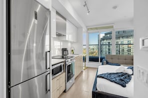 Suite monolocale Deluxe, balcone | 2 camere, con stile personalizzato, con arredamento individuale