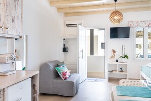 TV - Apartment 'Irene's Studio' with Shared Pool, Wi-Fi and Air Conditioning (Mykonos)