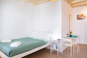 1 quarto, Wi-Fi de cortesia, roupa de cama