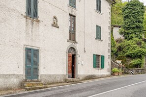 Exterior - Apartment 'Casa Di Nonna Lina' with Mountain View and Private Garden (La Lima)