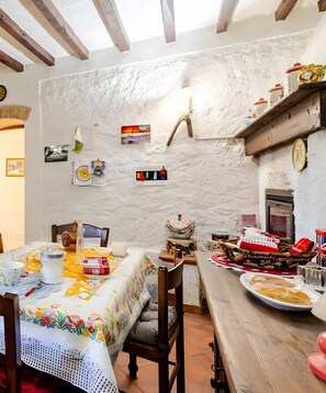 Dining - Apartment 'Casa Di Nonna Lina' with Mountain View and Private Garden (La Lima)