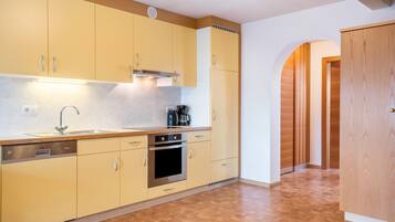 Kühlschrank, Ofen, Herdplatte, Geschirrspüler