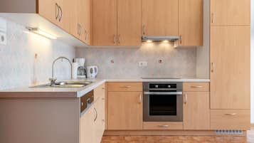 Kühlschrank, Ofen, Herdplatte, Geschirrspüler