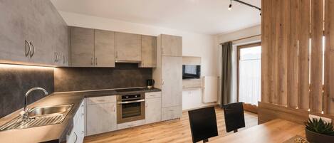 雪櫃、焗爐、爐具、洗碗機