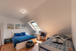 A bedroom with a loft bed, a desk, and a chair. - Holiday Home 'Belle Maison De Vacances' with Private Terrace, Private Garden and Wi-Fi (Belz)
