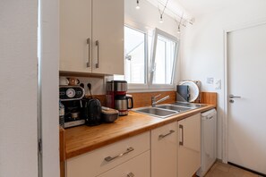 Kylskåp, mikrovågsugn, ugn och spishäll