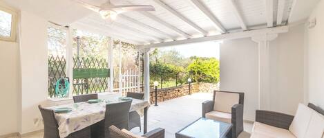 تناول الطعام بالخارج