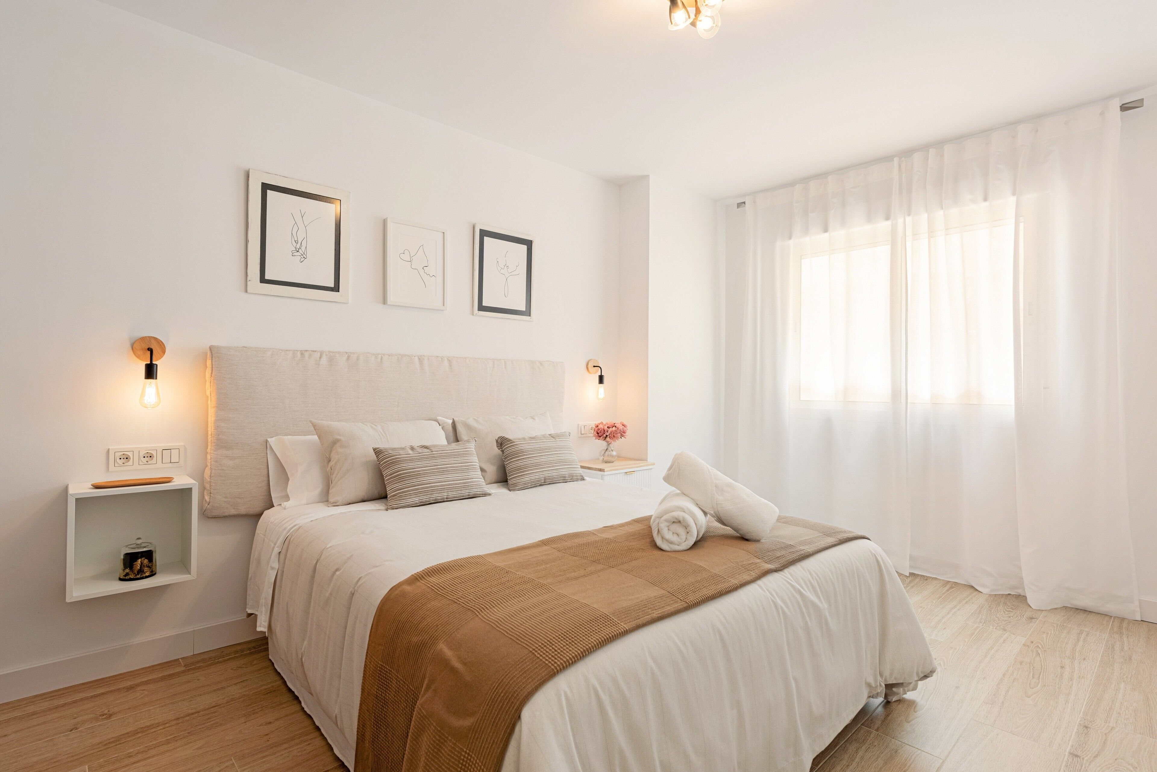 3 slaapkamers, een strijkplank/strijkijzer, gratis wifi, beddengoed