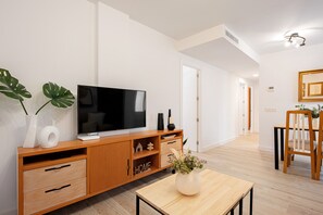 TV - Apartment 'Apartamento Centrico Mar' with Wi-Fi and Air Conditioning (Málaga)