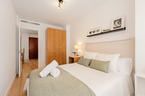 3 室のベッドルーム、アイロン / アイロン台、WiFi (無料)、ベッドシーツ