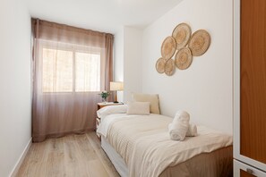 3 bedrooms, iron/ironing board, free WiFi, bed sheets - Central Apartment 'Apartamento Centrico Mar' with Wi-Fi and Air Conditioning (Málaga)
